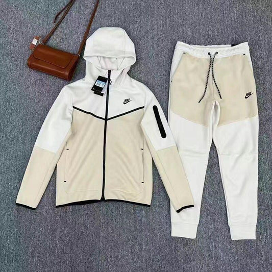 Nike Sportswear Tech Fleece beige